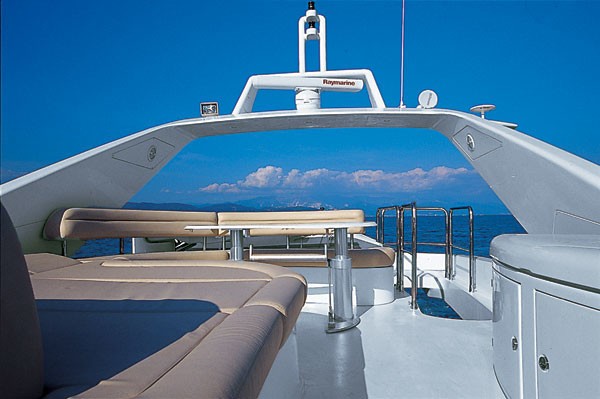 Iris Yacht Charter Details, Azimut | CHARTERWORLD Luxury Superyachts
